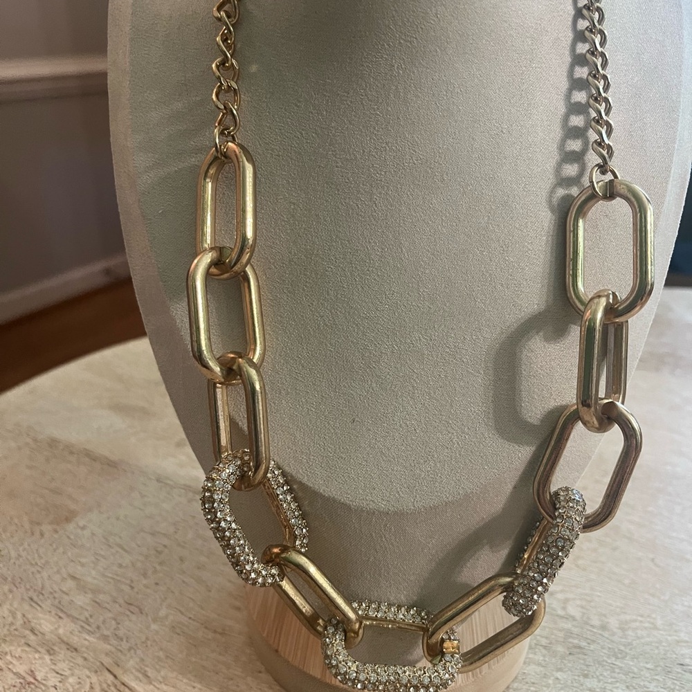 Elegant Gold Chain Necklace with Crystal Accents